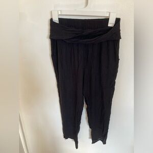 Free People black capris in size small. Excellent Condition